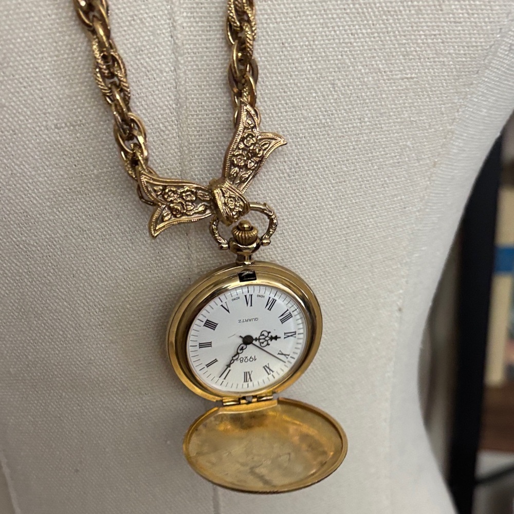 1928 Gold Pocket Watch Necklace - Picture 4 of 4